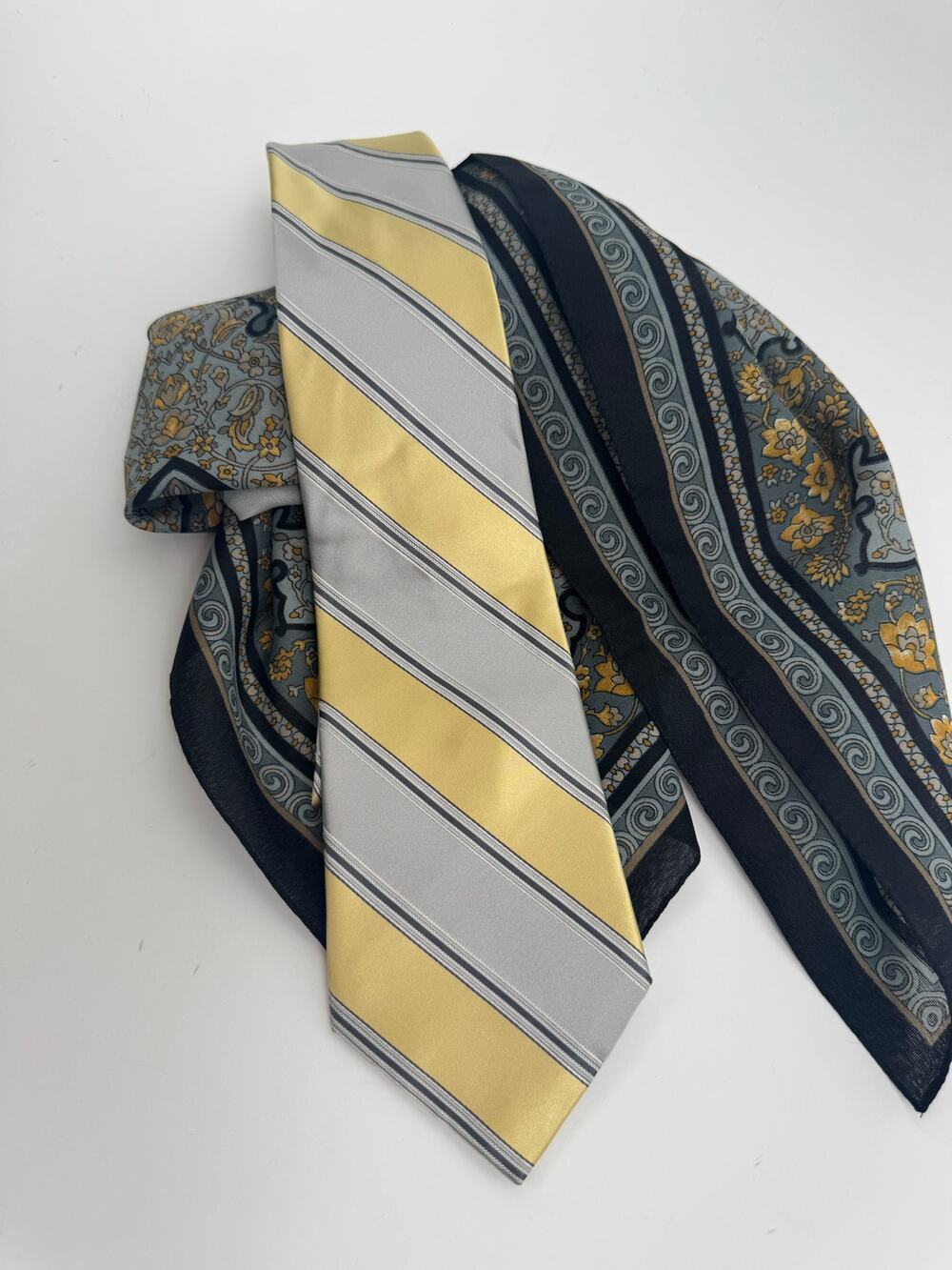 Bugatti NWOT Men's Silver & Gold 100% Silk Tie Designer Neck Tie